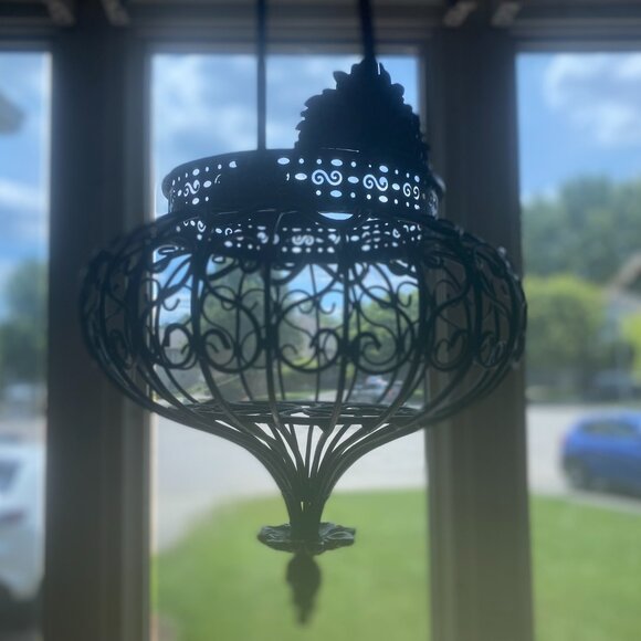 (VHD) Vintage .Iron Hanging Lantern. Rare Find. - Picture 5 of 11